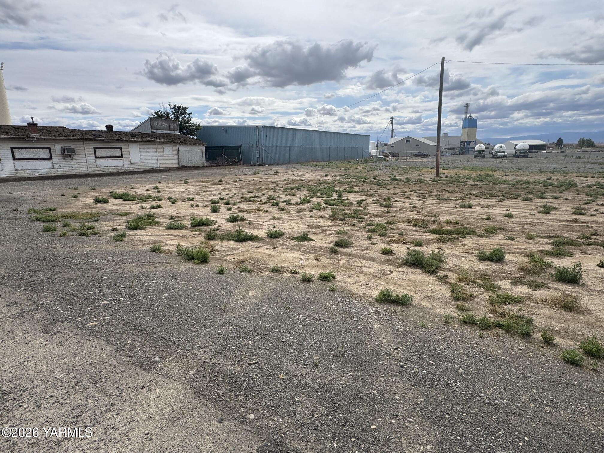 Land in Harrah 2