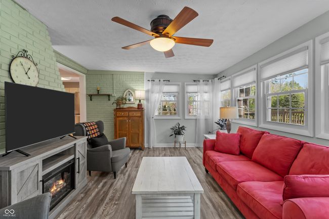 living area featuring a ceiling fan and vinyl plank floors | Image 10