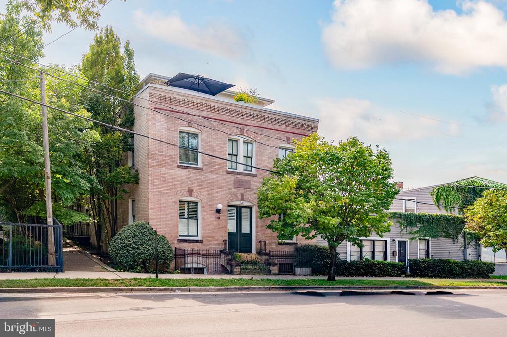 Residential Lease in ALEXANDRIA 2