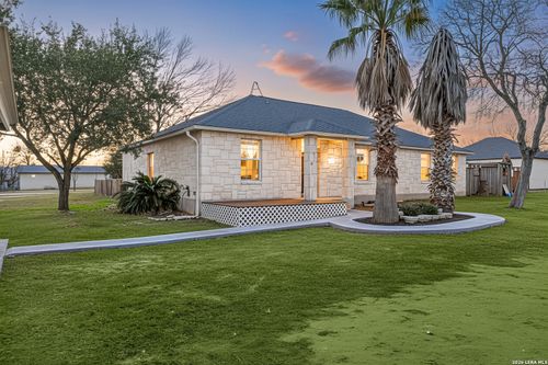 18181 Senior Rd, Von Ormy, TX, 78073-4315 | Card Image