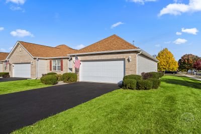 386 Garden Circle, Townhouse with 2 bedrooms, 3 bathrooms and 2 parking in Yorkville IL | Image 2