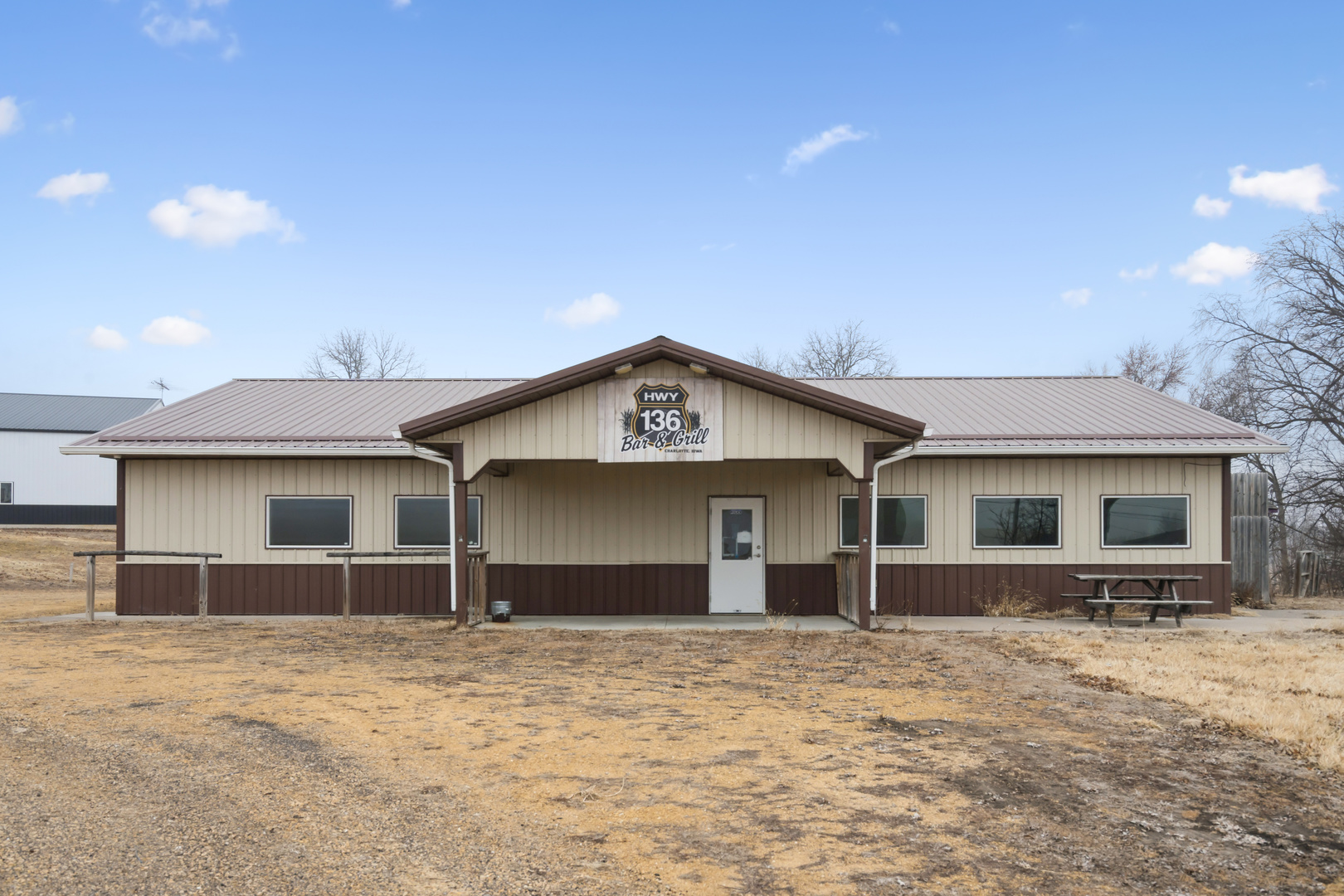 112 1St St, Charlotte, IA 52731