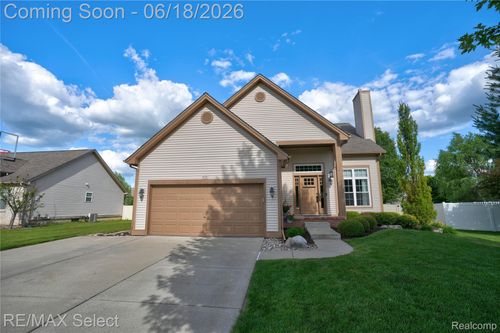 4135 Maplewood Meadows Ave, Grand Blanc, MI, 48439-3501 | Card Image