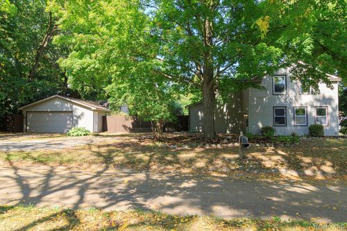 716 Commercial St, Commerce Township, MI, 48382-2924 | Card Image