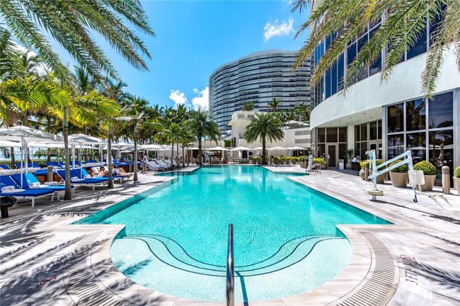 2502 - 9703 Collins Ave, Condo with 2 bedrooms, 3 bathrooms and null parking in Bal Harbour FL | Image 43