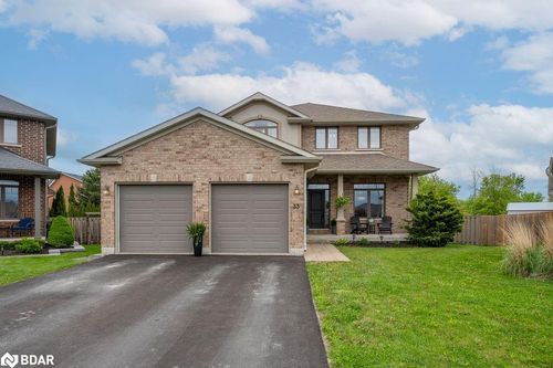 33 Butternut Crt, Belleville, ON, K8P0C5 | Card Image