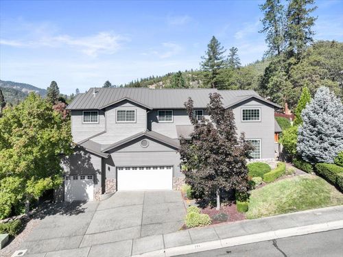 305 Woodville Way, Rogue River, OR, 97537-9502 | Card Image