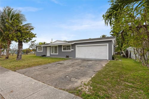 300 Nw 39th St, Deerfield Beach, FL, 33064-2717 | Card Image