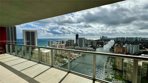t3205-2600 E Hallandale Beach Blvd, Hallandale Beach, FL, 33009-4876 | Card Image