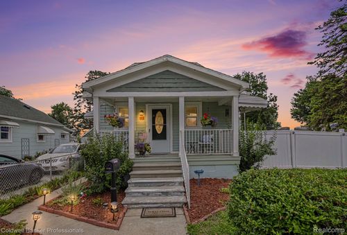 83 Gibbs St, Mount Clemens, MI, 48043-5932 | Card Image