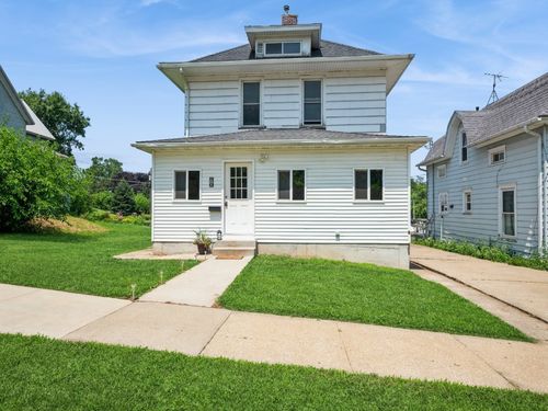 910 14th St, Belle Plaine, IA, 52208-1647 | Card Image