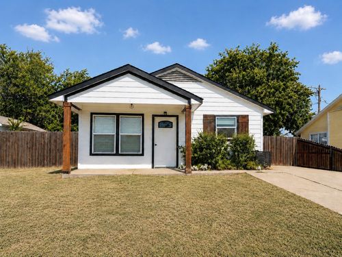 106 Raymond St, Bowie, TX, 76230-5105 | Card Image