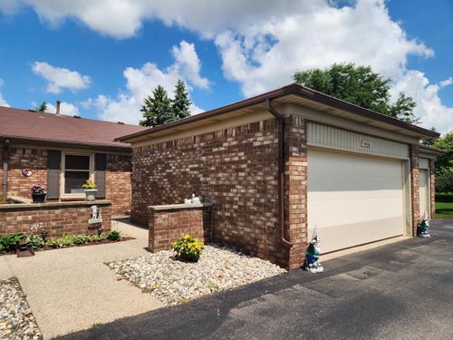 49860 Potomac Ct, Shelby Township, MI, 48315-3972 | Card Image