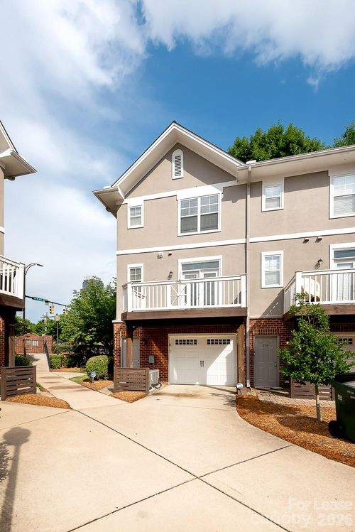 206 S Cedar St, Charlotte, NC, 28202-1010 | Card Image