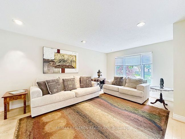 17 Colvin Cres, House other with 5 bedrooms, 4 bathrooms and 3 parking in Thornhill ON | Image 24