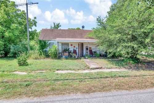601 E Houston St, Leonard, TX, 75452-2743 | Card Image