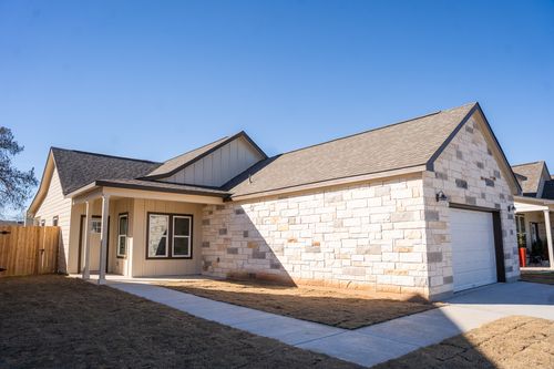 315 String Prairie Way, Smithville, TX, 78957-2632 | Card Image