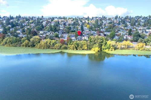 6709 Aurora Ave N, Seattle, WA, 98103-5325 | Card Image
