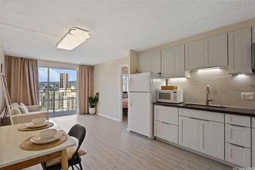 1904-1655 Makaloa St, Honolulu, HI, 96814-3929 | Card Image