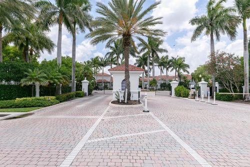120-120 Villa Cir, Boynton Beach, FL, 33435-8902 | Card Image