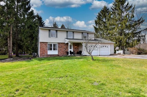 12395 Country Oaks Trl, Chardon, OH, 44024-9096 | Card Image