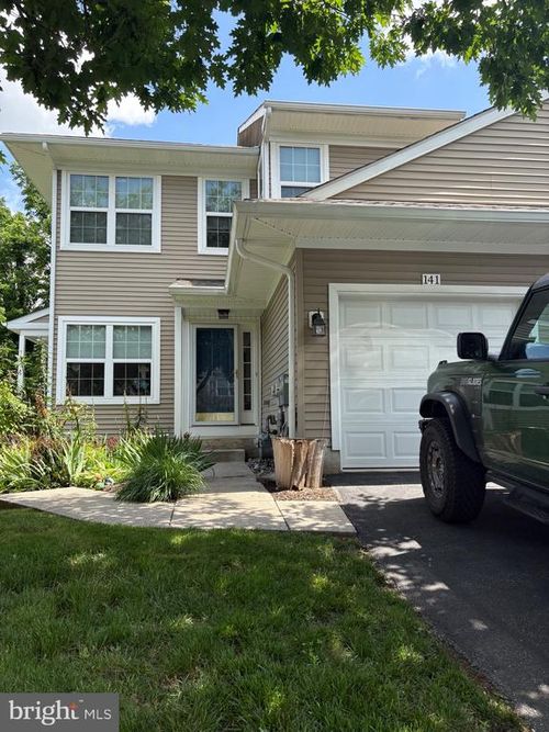 141 Stewarts Ct, PHOENIXVILLE, PA, 19460-2850 | Card Image