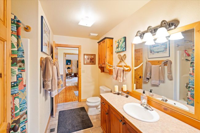 Main Cabin - Main level bathroom | Image 32