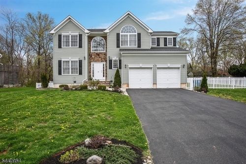 94 Pearl St, Bridgewater, NJ, 08807-8106 | Card Image