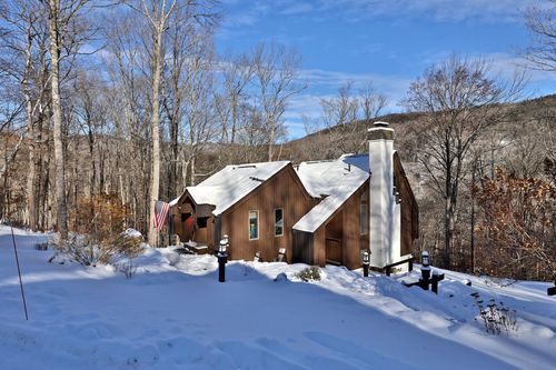 559 Crimson Hawk Rd, Plymouth, VT, 05056-9529 | Card Image