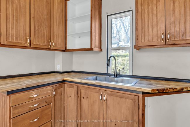 617 Aylmer St N, House other with 3 bedrooms, 2 bathrooms and 2 parking in Peterborough ON | Image 13