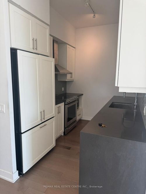 ph1-4055 Parkside Village Drive, Mississauga, ON, L5B0K8 | Card Image