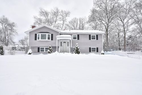 9 Clydesdale Rd, Salem, NH, 03079-3411 | Card Image