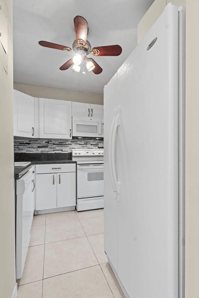APT-204 - 751 Pine Dr, Condo with 3 bedrooms, 2 bathrooms and null parking in Pompano Beach FL | Image 4