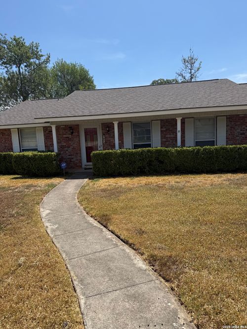 101 Creekside Dr, Boerne, TX, 78006-1811 | Card Image