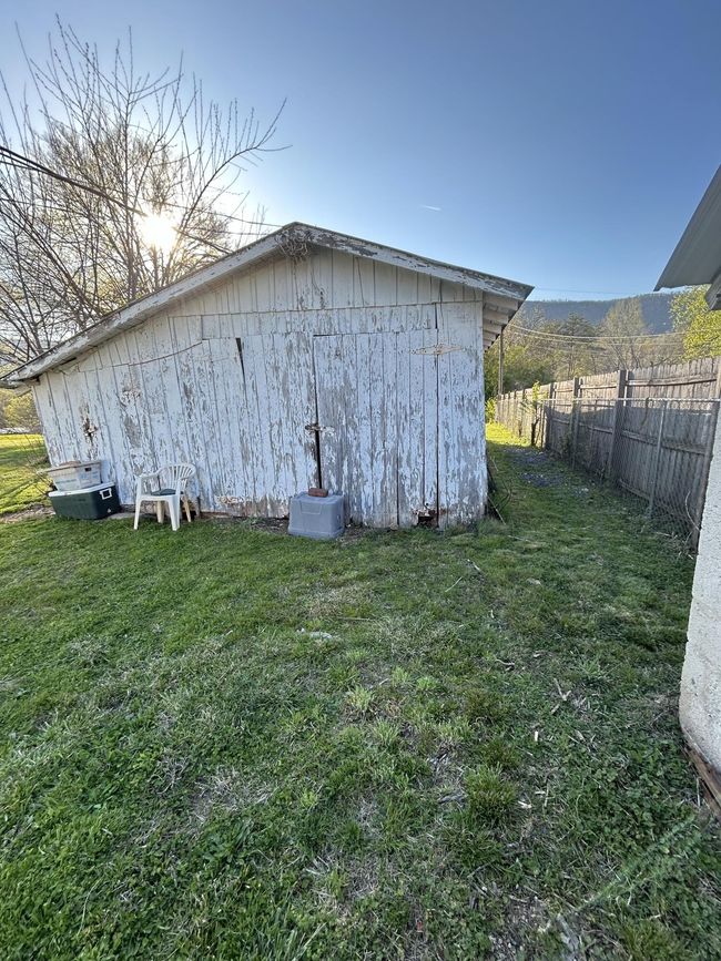 1065 N Main St, House other with 3 bedrooms, 2 bathrooms and null parking in Whitwell TN | Image 16