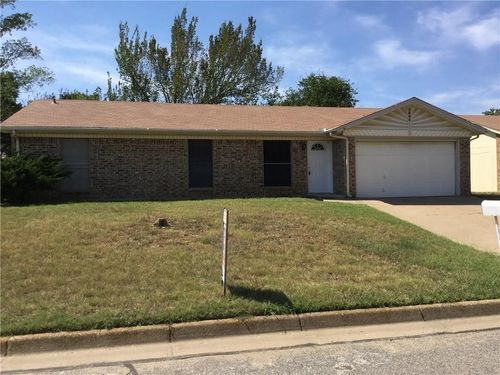 5804 Willow View Dr, Arlington, TX, 76017-4050 | Card Image