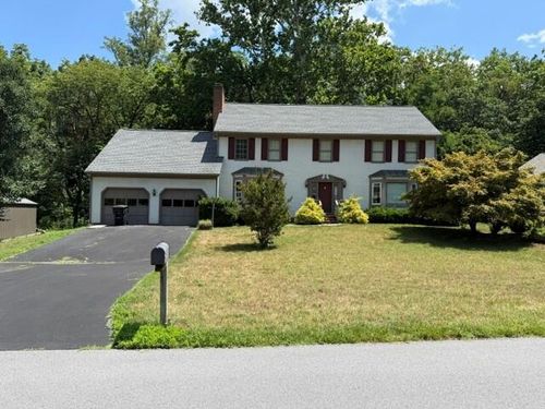 5211 Meadow Creek Dr, Roanoke, VA, 24018-7875 | Card Image