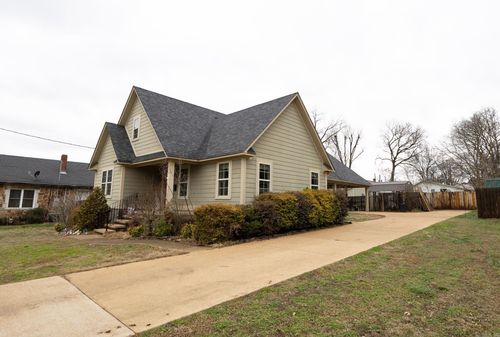 447 S Broad St, Batesville, AR, 72501-7104 | Card Image