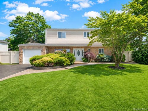 301 W 22nd St, Deer Park, NY, 11729-6324 | Card Image