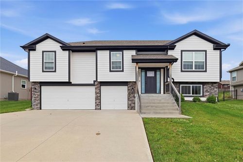 802 Wright St, Pleasant Hill, MO, 64080-1504 | Card Image