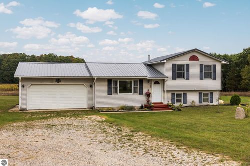 6786 Summit City Rd, Kingsley, MI, 49649-9665 | Card Image