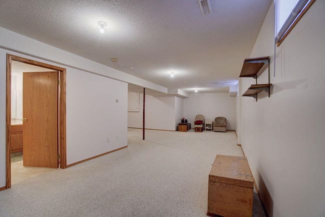 216 48 Avenue W, Home with 2 bedrooms, 2 bathrooms and 2 parking in Claresholm AB | Image 15