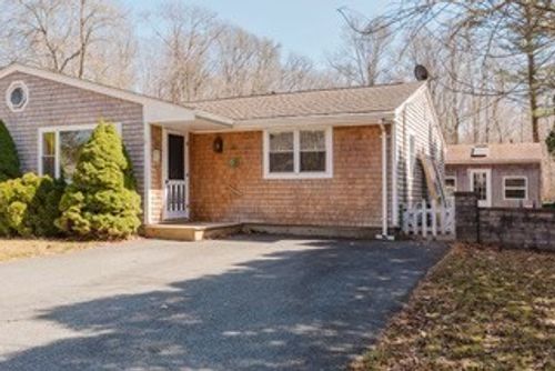 102-102 Robert St, Westport, MA, 02790-4952 | Card Image