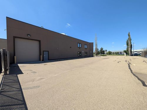 330 Circle Dr, St Albert, AB, T8N7L5 | Card Image