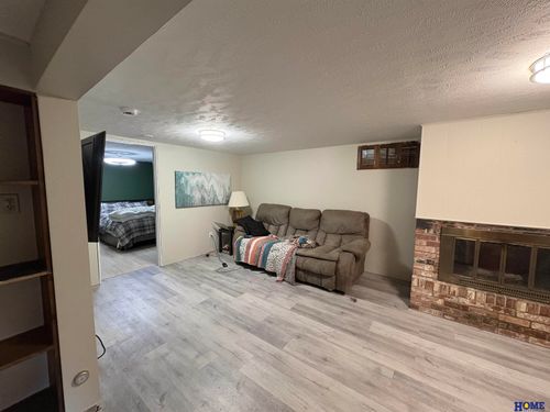 7127 Englewood Dr, Lincoln, NE, 68510-4220 | Card Image