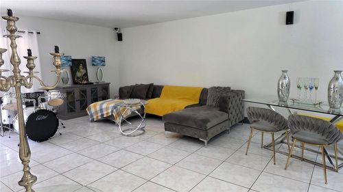 12320 Sw 39th St, Miami, FL, 33175-3016 | Card Image