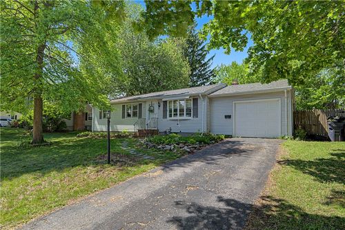 25 Walker Rd, Warwick, RI, 02889-3724 | Card Image