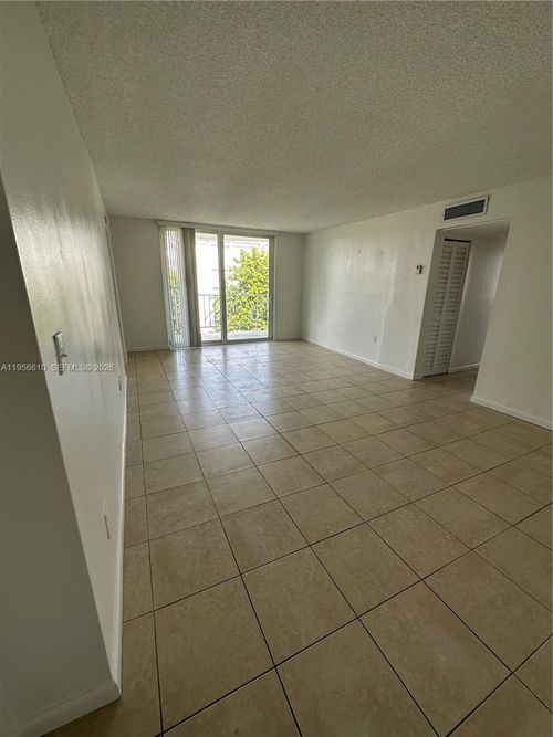 apt-501-486 Nw 165th Street Rd, Miami, FL, 33169-6440 | Card Image