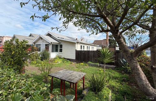 2002 Marin St, Vallejo, CA, 94590-3115 | Card Image