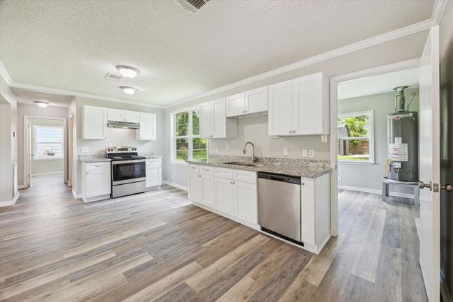 210 Laurel St, House other with 4 bedrooms, 2 bathrooms and null parking in Lake Jackson TX | Image 5